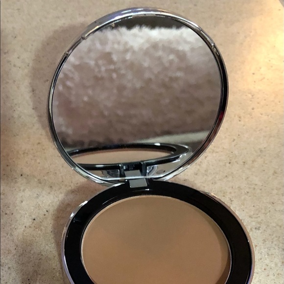 Makeup - Picture 2 of 4